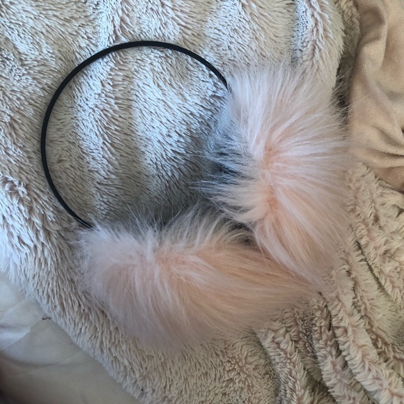 Free People Accessories - Pink Free People ear muffs Free People Accessories - Pink Free People ear muffs
